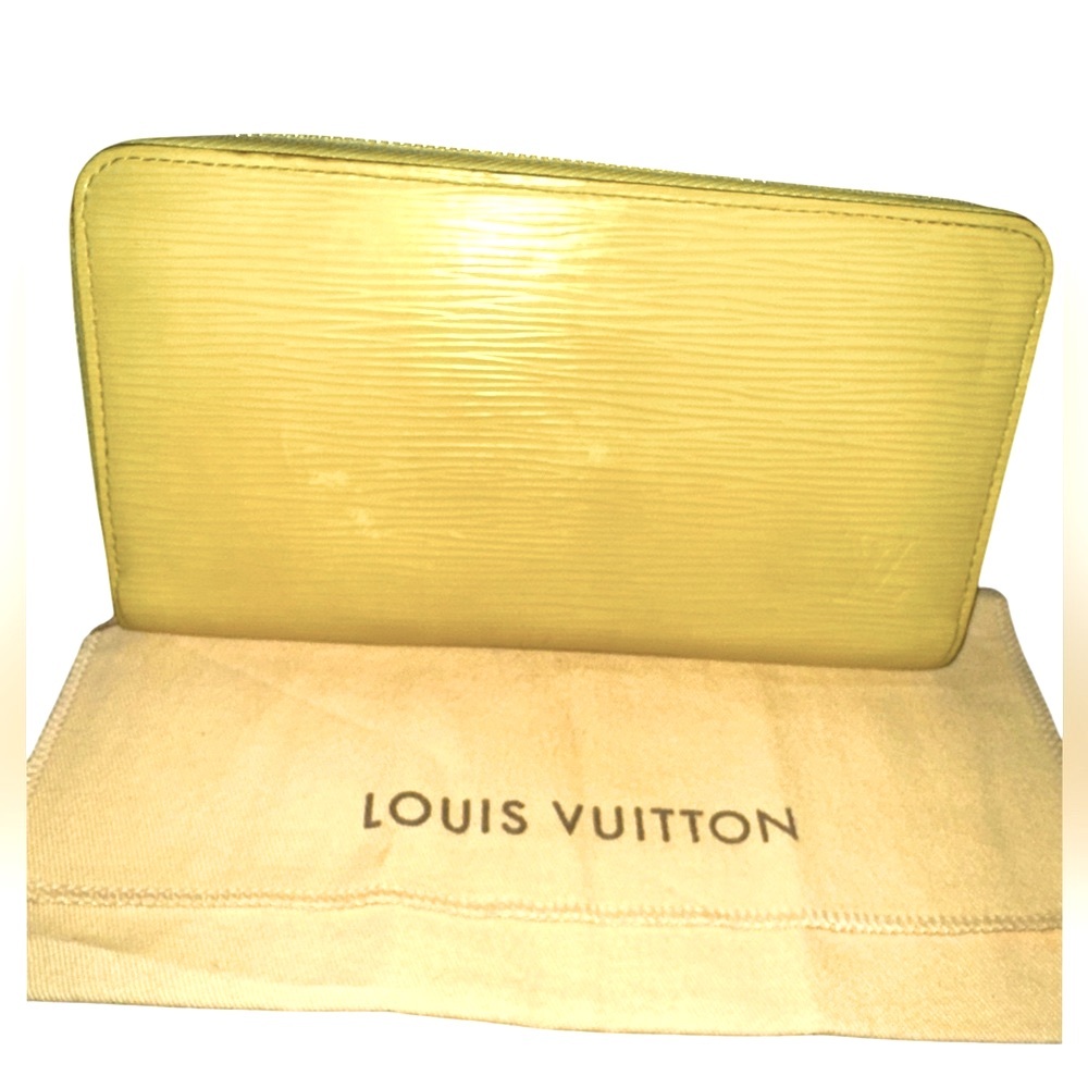 ✨Louis Vuitton Epi Leather zipper wallet✨ - Picture 3 of 15